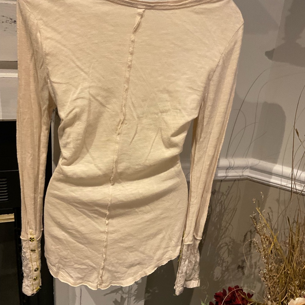 Free People Cream Top With Lace on Sleeves Size Medium - Picture 4 of 8